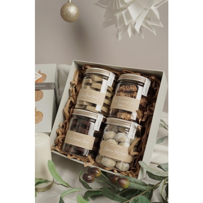 

CHRISTMAS HAMPERS BOX B FVV54DC41