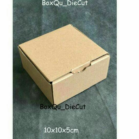 

kardus die cut 10x10x5cm(model Pizza box)