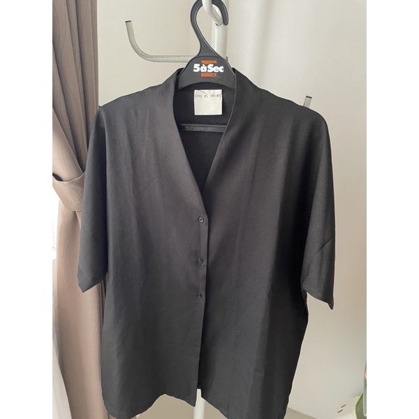 Preloved shop at velvet shirt (never been wear)