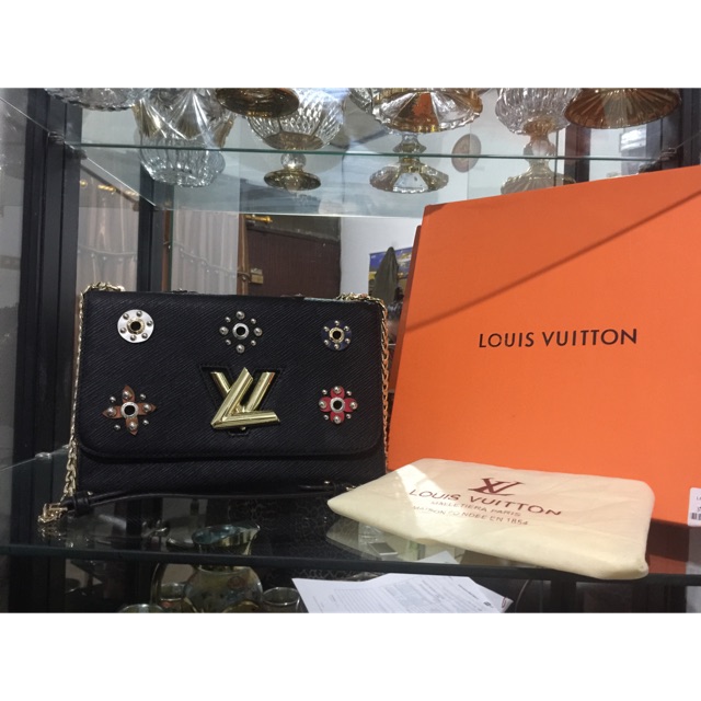 Lv twist lock flower black tas lv