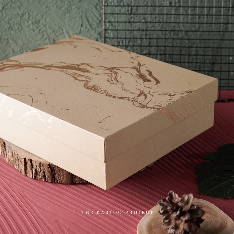 

The Kartoo Project Gift Box (Box Kado) dengan gold foil