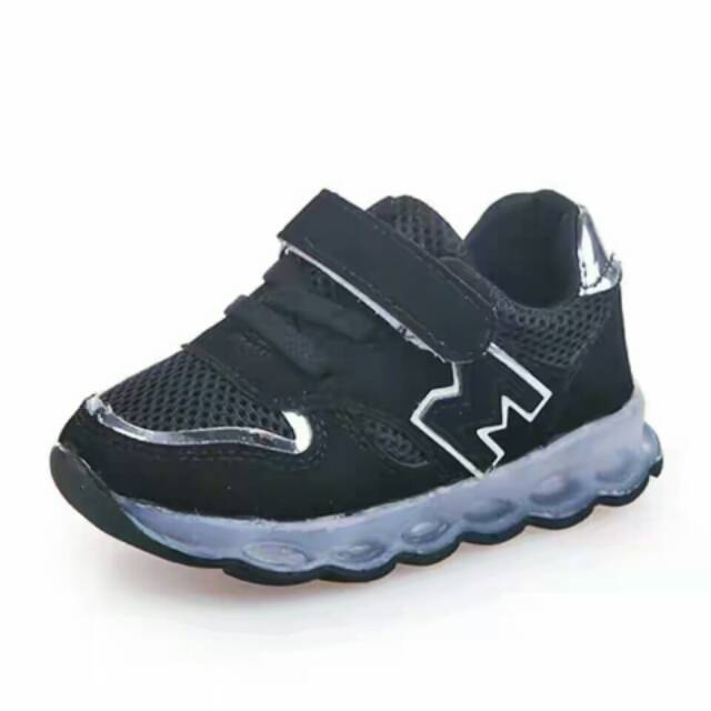 sepatu anak LED silver lining shoes size 21-30. Sepatu anak import cewek cowok. Sneaker anak.