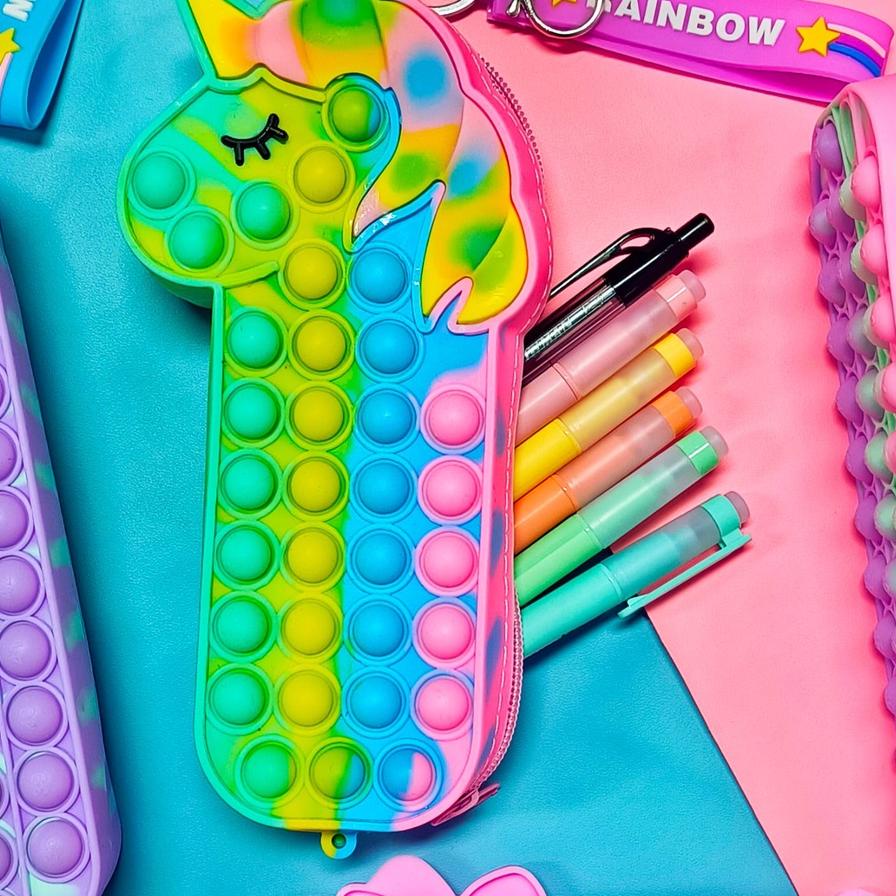 

Kekinian - KOTAK PENSIL POP IT KOTAK PENSIL KARAKTER TAS POP IT ANAK POP IT MAINAN ANAK POP IT KOTAK PENSIL POP IT PELANGI DAN MAKARON