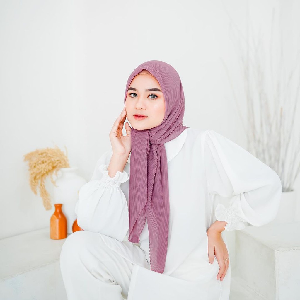 Hijab Segi Empat Plisket Warna Dusty Purple Bahan Pollycotton Double Hycon