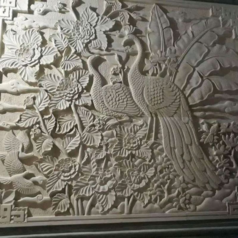 relief batu alam merak motif ukiran hiasan dinding rumah taman pagar