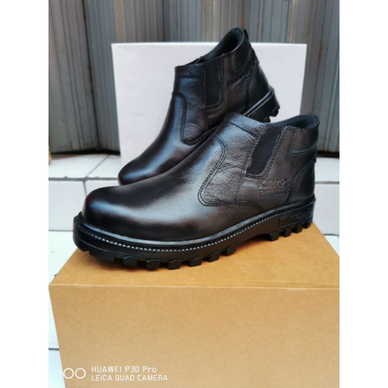 SEPATU SAFETY KULIT PRIA KING RAMSES 809