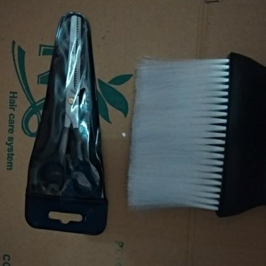 Gunting Shilla Penipis + Sikat Rambut