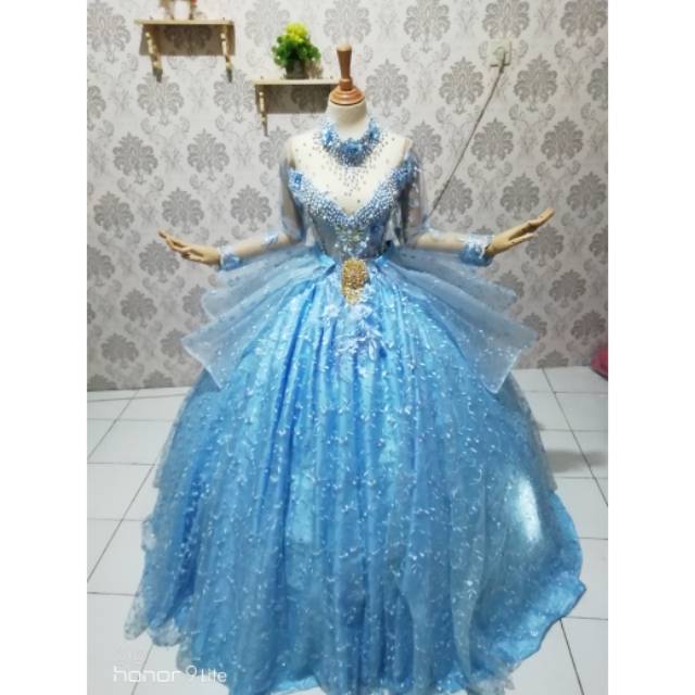 Gaun pengantin gotik blue ice
