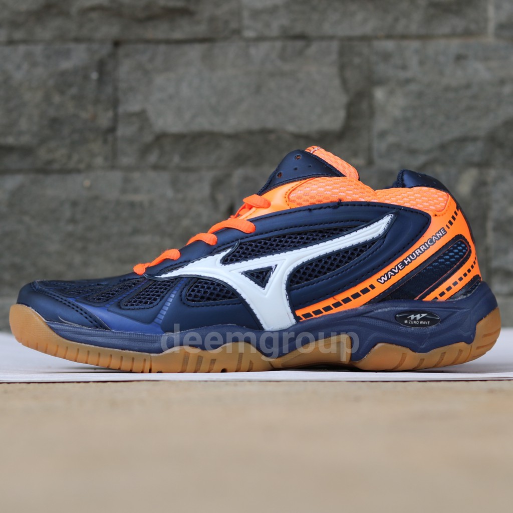 harga sepatu mizuno wave hurricane