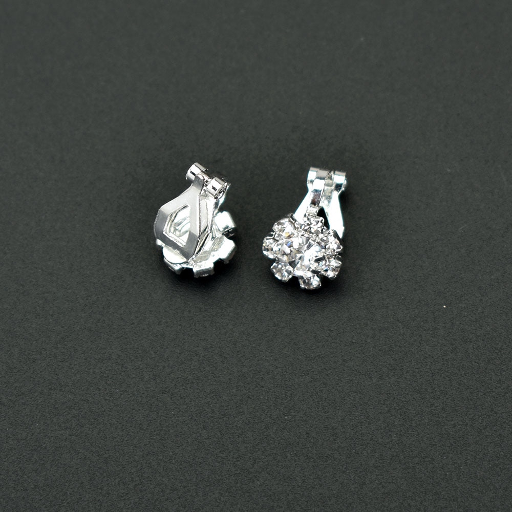 Anting Klip Tanpa Tindik Desain Bunga Warna Silver Aksen Kristal Untuk Wanita