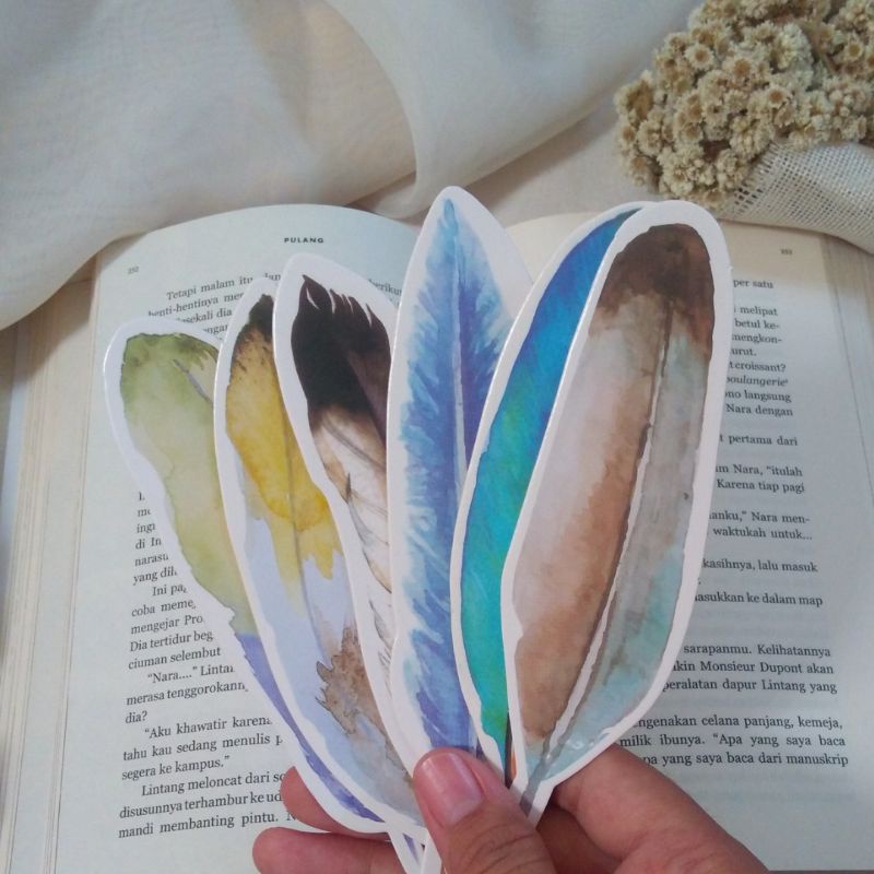 

Paper Bookmark / Pembatas Buku Model Bulu Warna Warni