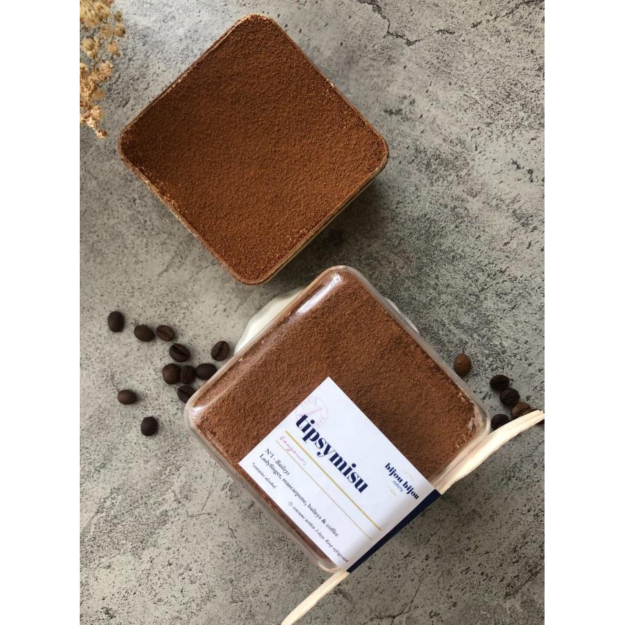 

Promo 2 Box Tipsymisu Baileys Tiramisu / Lotus Biscoff Tiramisu Ready Stok