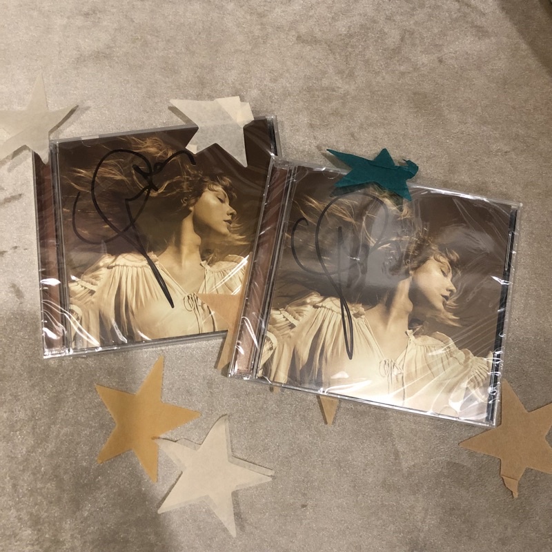 [READY STOCK] Taylor Swift OFFICIAL Signed Fearless (Taylor’s Version) Album Deluxe Edition CD