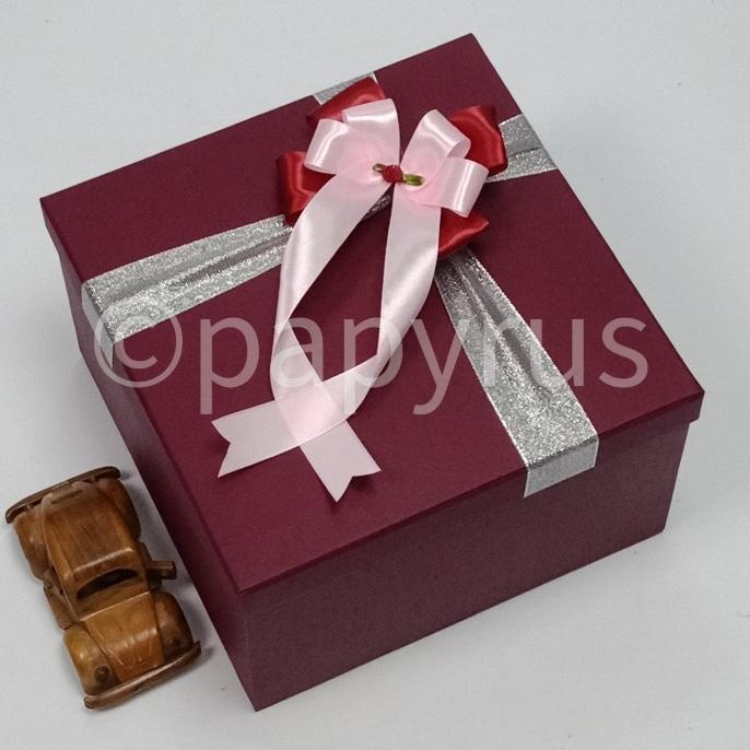 

[COD] Papyrus 25x25 Tinggi 15cm Kotak Kado Gift Box [COD]