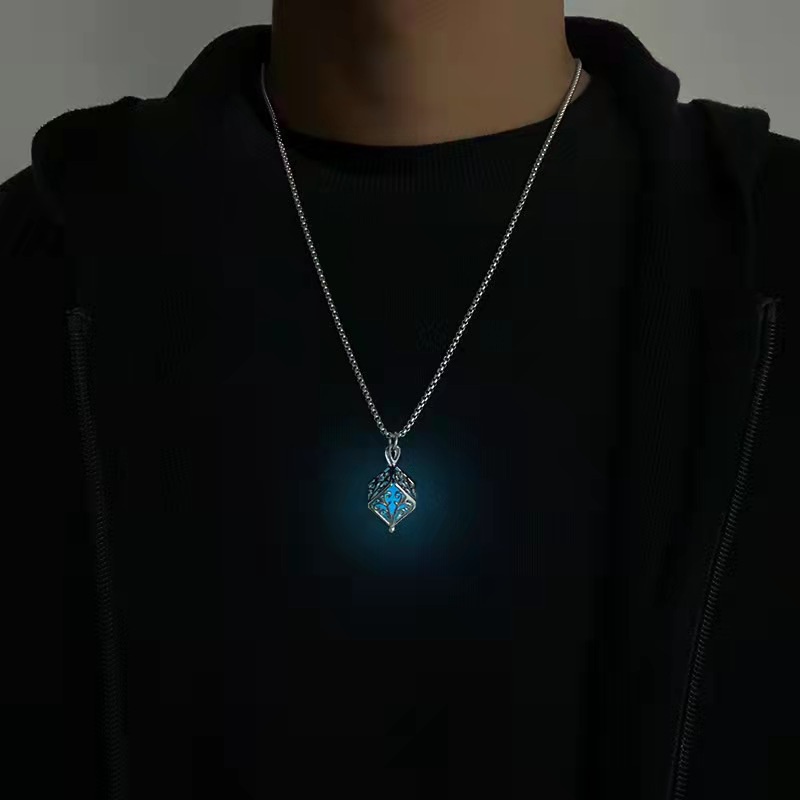 Kalung Liontin luminous Bentuk Pohon Kehidupan Model hollow Gaya hip hop Jepang Dan Korea