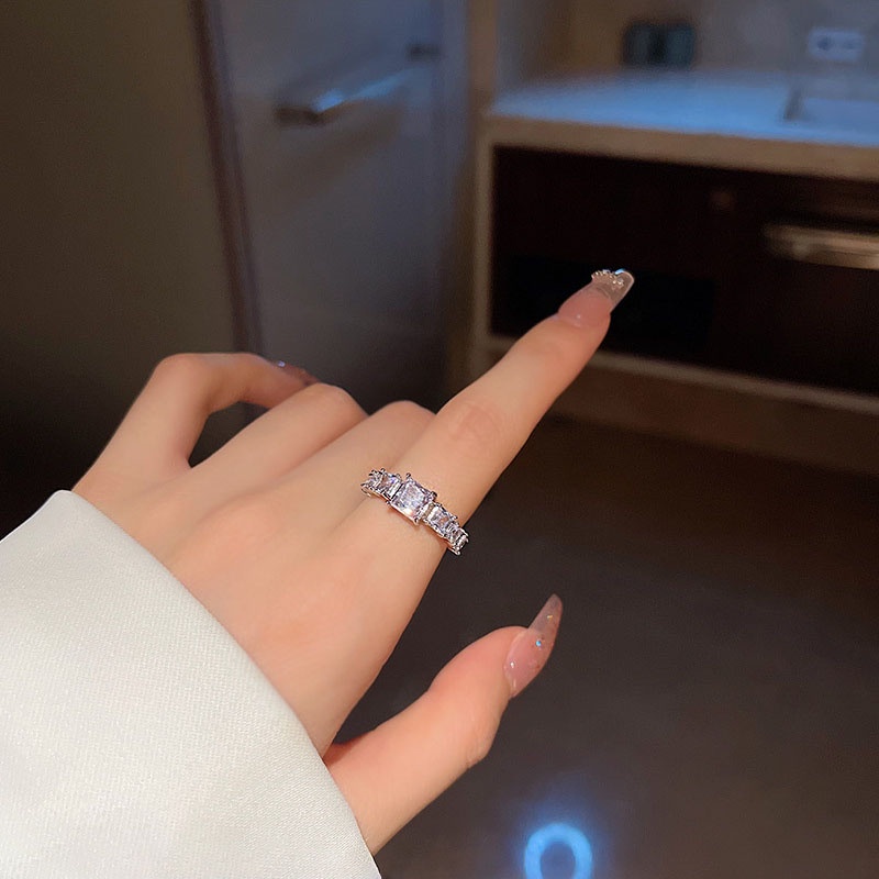 Cincin Silver Adjustable Dengan Zircon Besar Mewah Untuk Wanita