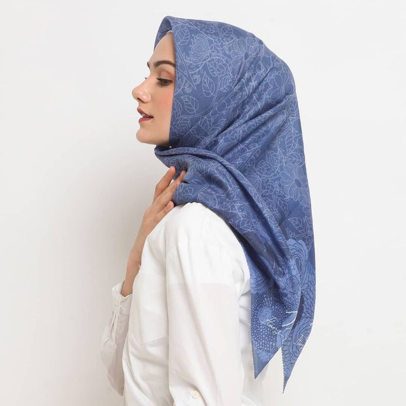 Hijab La Fleur voal scarf by Kla Itang Yunasz