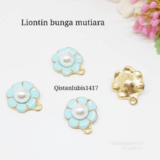 Liontin bunga mutiara