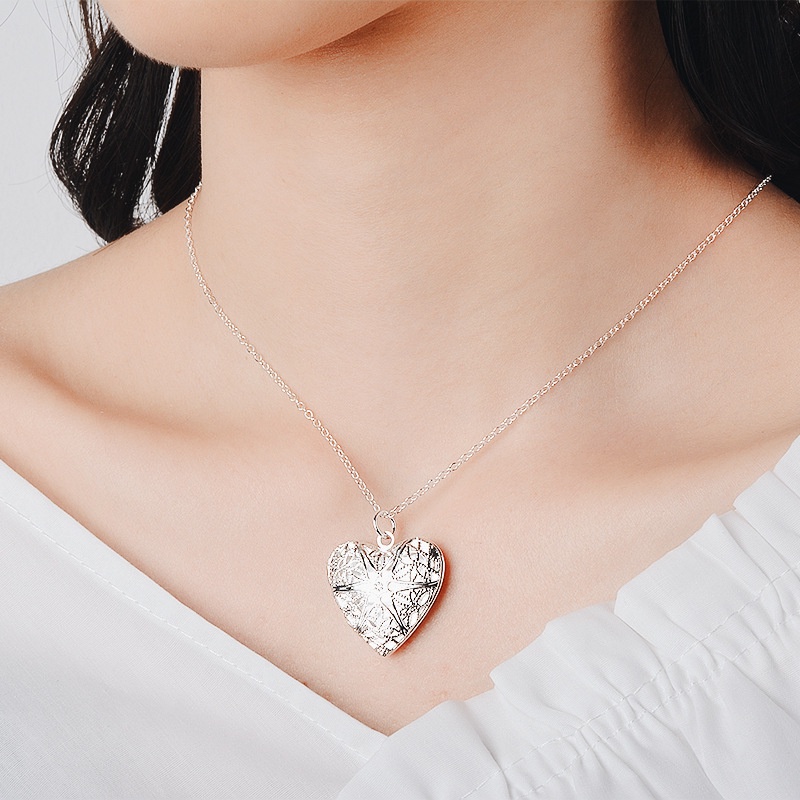 [Ready Stock]Fashion Silver Plated Heart-Shaped Hollow Pendant Simple Necklace