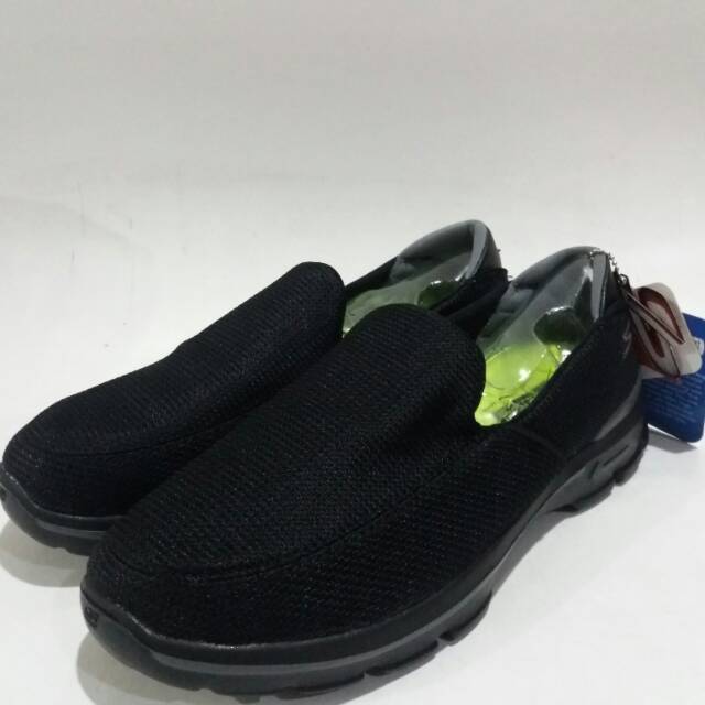 Sepatu Slip On Skechers Cowok Man Go Walk 3