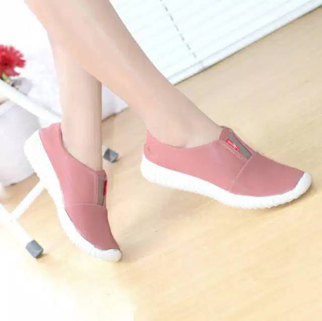 Sepatu Sneakers Wanita SCm PC