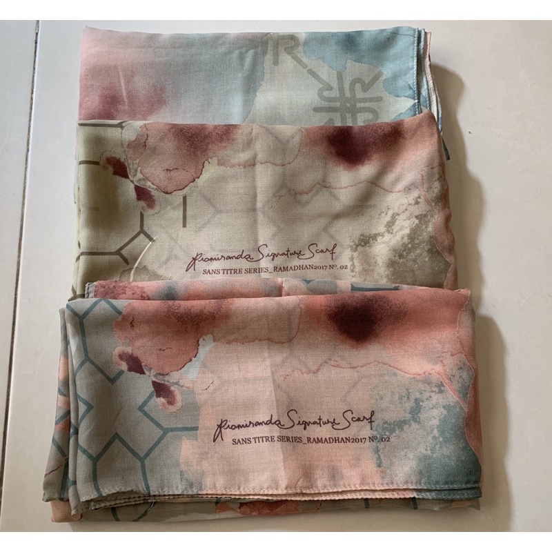 DIJUAL SEPAKET SIGNATURE SCARfRIAMIRANDA ALISHA SCARF DAN AMBER SCARF COMFY SET BENANG JARUM BUTTONS