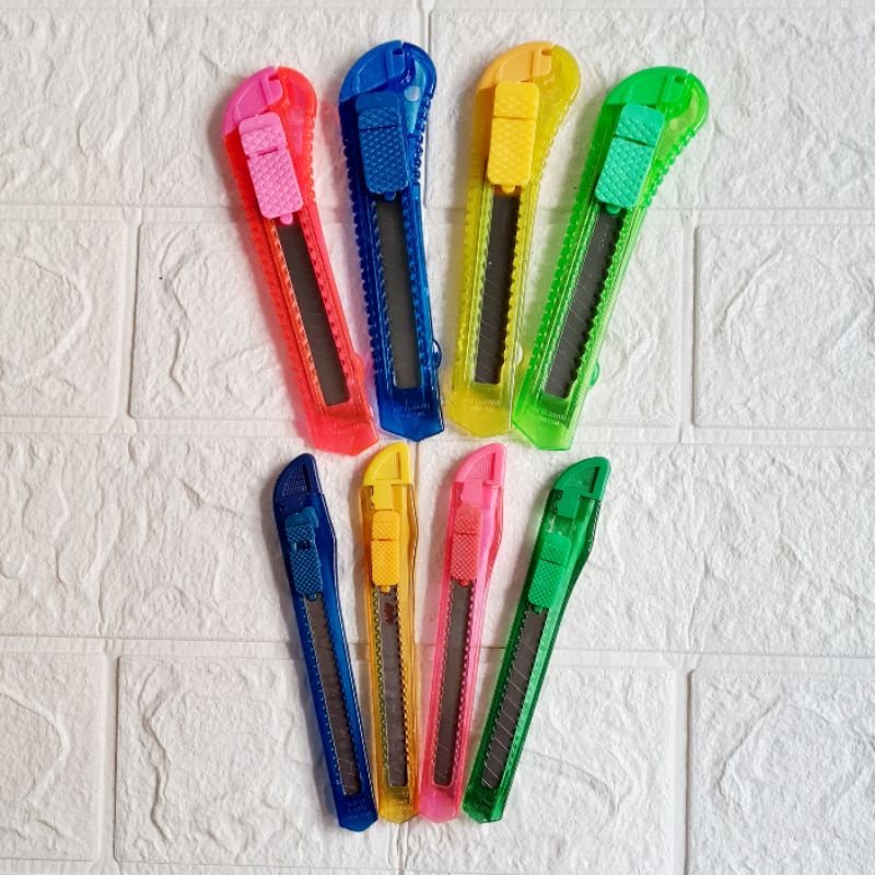 

Cutter Kecil / Cutter Besar ECER 1 Biji / Cutter Warna Warni