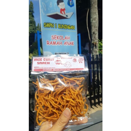 

MIE CURLY SNACK UKURAN MINI