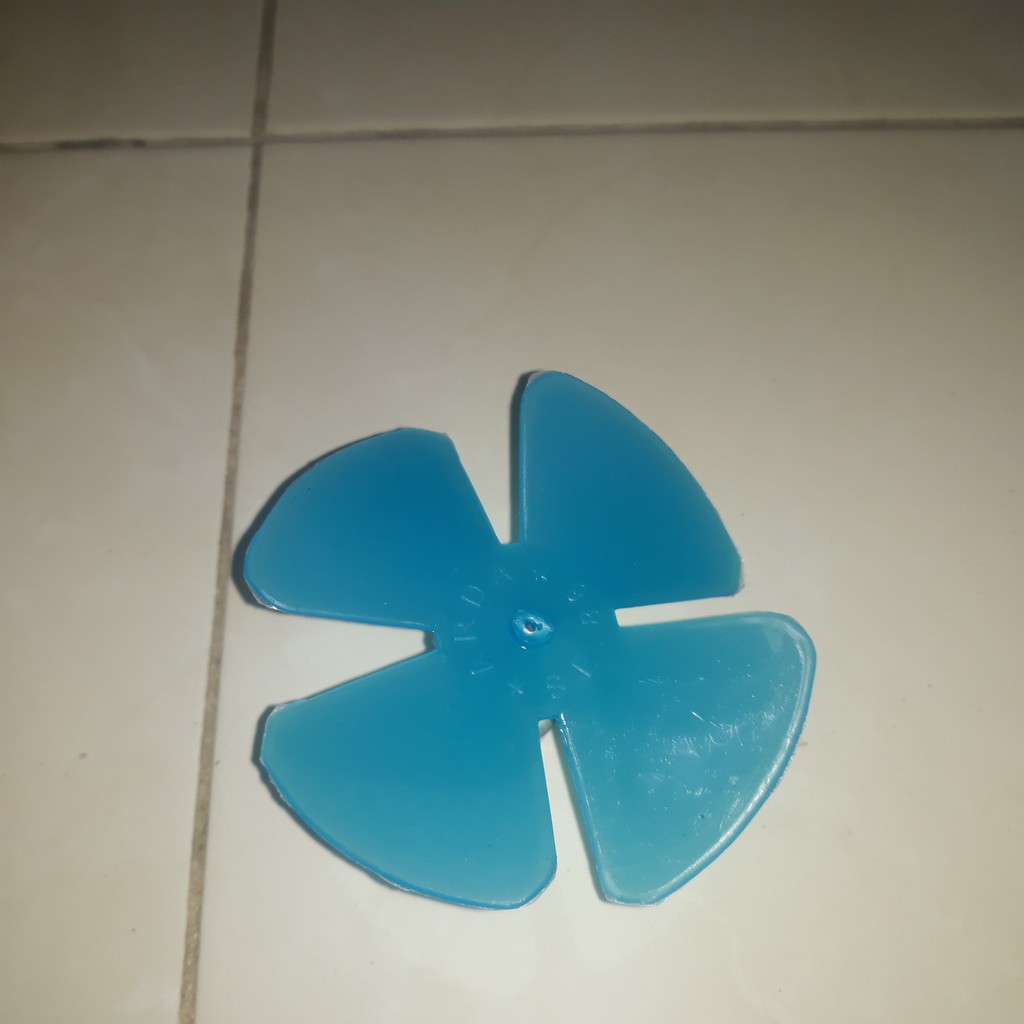 Baling baling layangan/kipas layangan