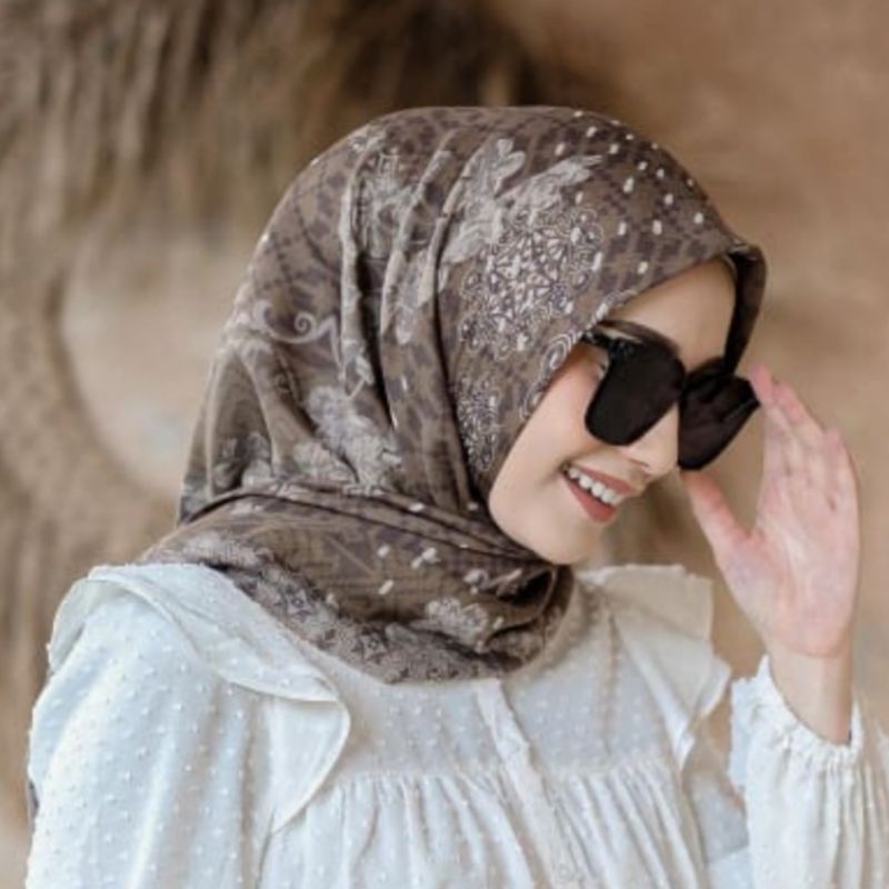 HIJAB SEGIEMPAT VOAL MOTIF LASERCUT Adeela Monogram series-Kaniva coklat tua