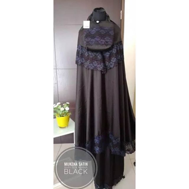 Mukena cantik baby silk renda leher baby silk warna  hitam