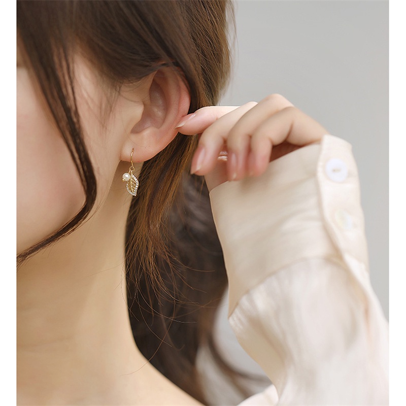 Anting Tusuk Sterling Silver 925 Desain Hollow Hias Mutiara Untuk Wanita