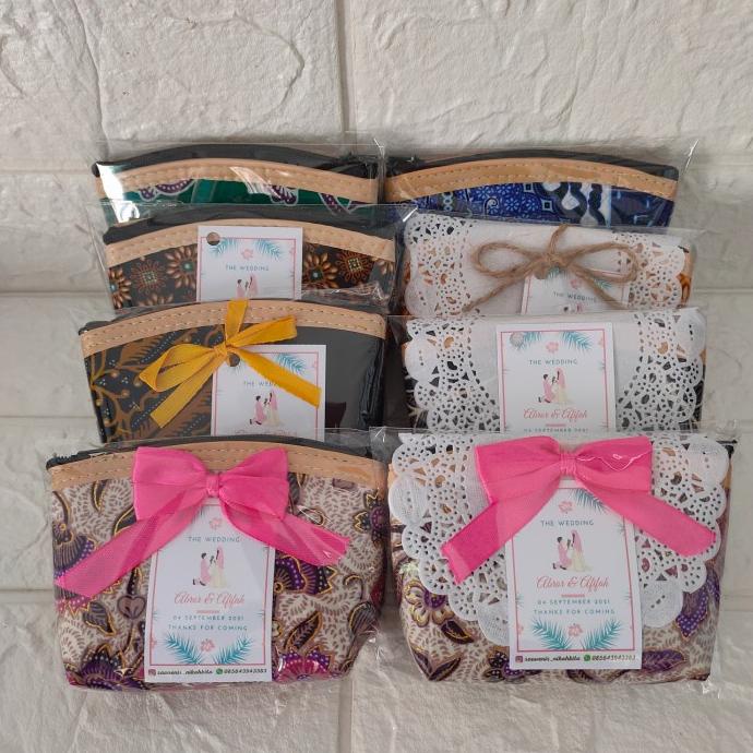 

Paket sampel souvenir pernikahan dompet/tempat pensil lengkap