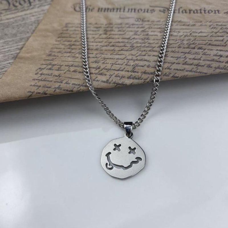 Kalung Rantai Liontin Smiley Face Bahan Metal Warna Silver Untuk Hadiah Teman