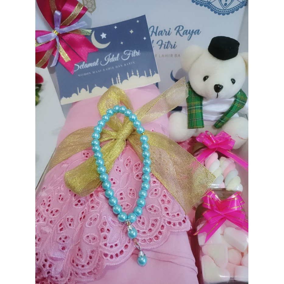 

KADO- parcel lebaran idul fitri mukenah + boneka + mashmellow love + rainbow