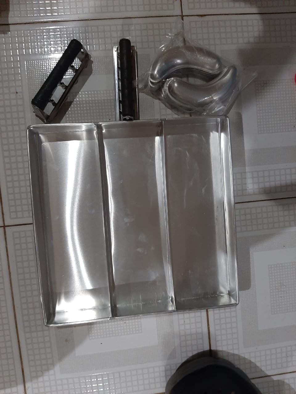 Loyang Brownies Sekat Uk.30x10x4cm Jarak 5x5 (12 Hole)