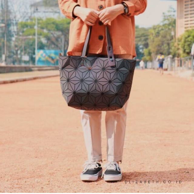 Tas wanita merk Elizabeth
