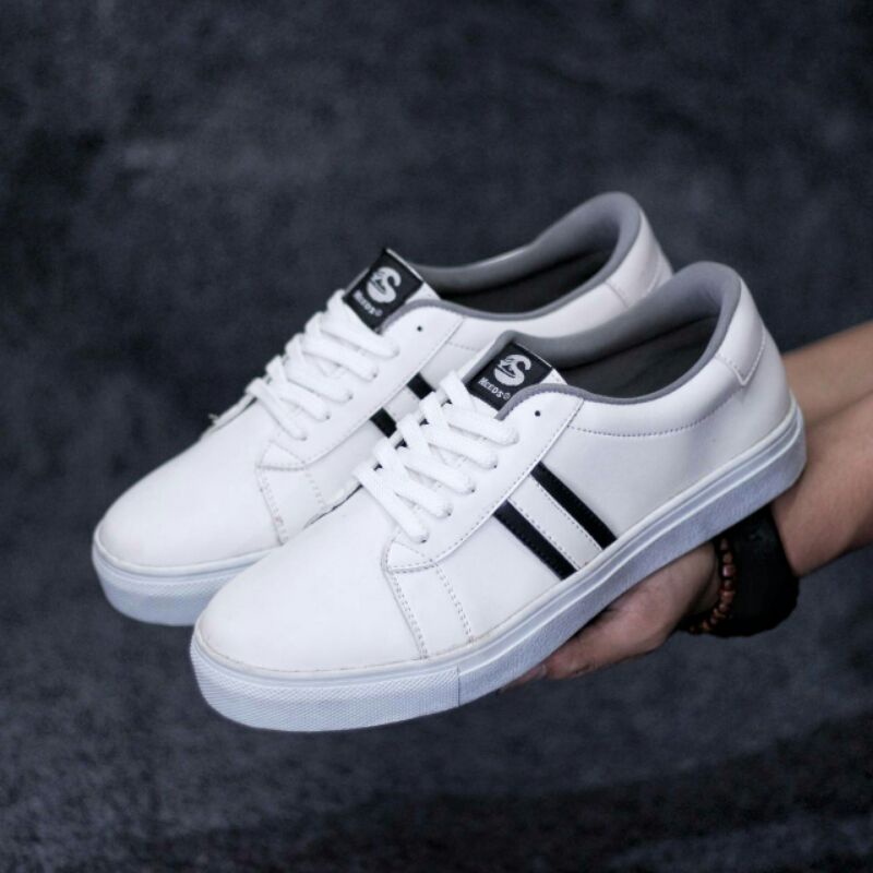 Sepatu Lokal Pria - Sneakers WOLF NEEDS OPTIMUS - Sneakers Pria