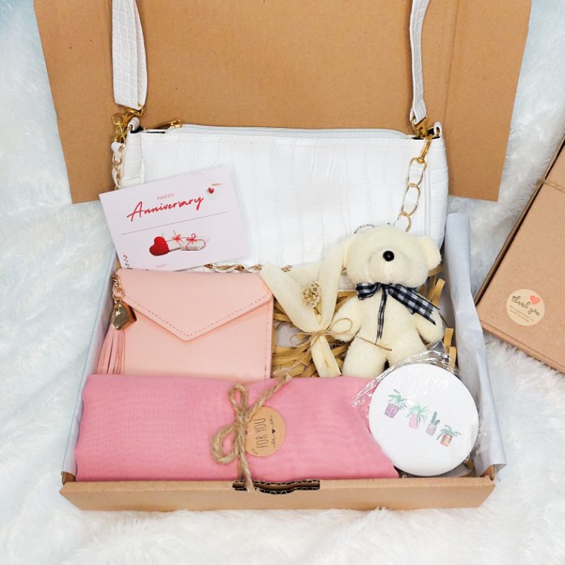 [Pink White Uhuy] Hampers Giftbox Tas Kado Ulang Tahun Cewek Kado Pernikahan