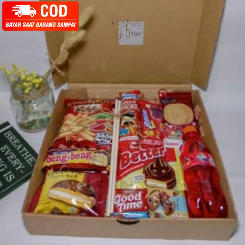 

(PERFECTGIFT.OFFICIAL) KADO HADIAH SNACK GIFT BOX WARNA TEMA MERAH BENG BENG BETTER GOOD TIME FANTA CHOCOPIE BISKUAT REGAL GEMEZ POTATO 2000 UNTUK TEMAN SAHABAT PACAR MURAH TERJANGKAU JAMBI