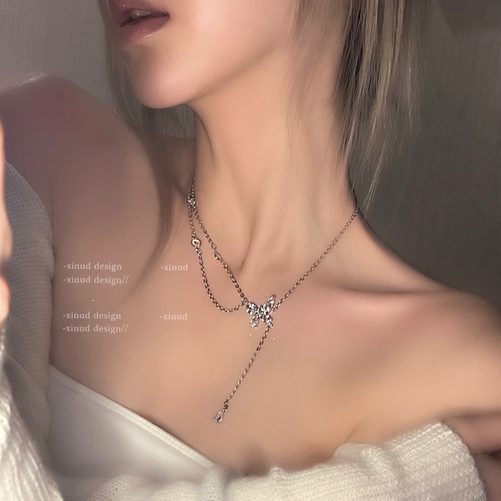 Kalung Rantai Choker Liontin Kupu-Kupu Hias Kristal Warna Silver Untuk Wanita