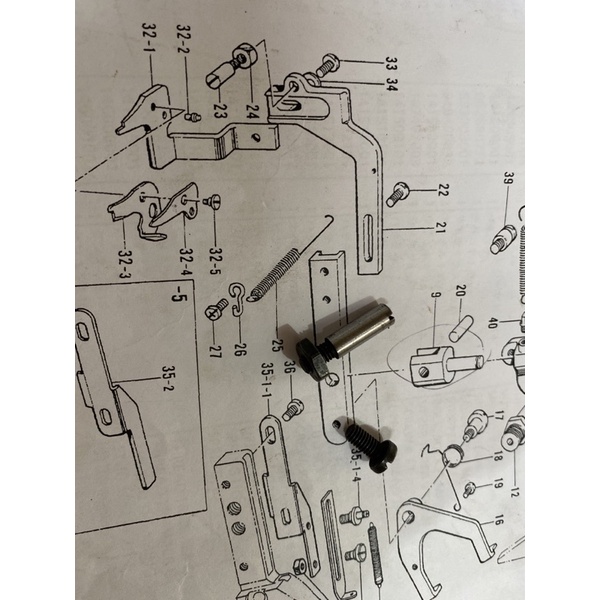 lobang brother 814 Bag.V1 mur dudukan gunting atas