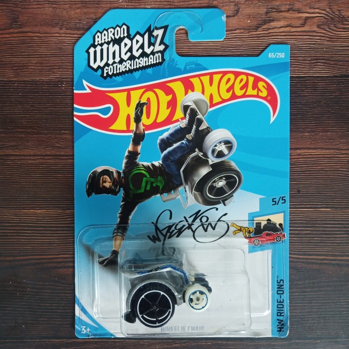 HOT WHEELS WHEELIE CHAIR GLOW IN THE DARK RODA DEPAN HW RIDE ONS