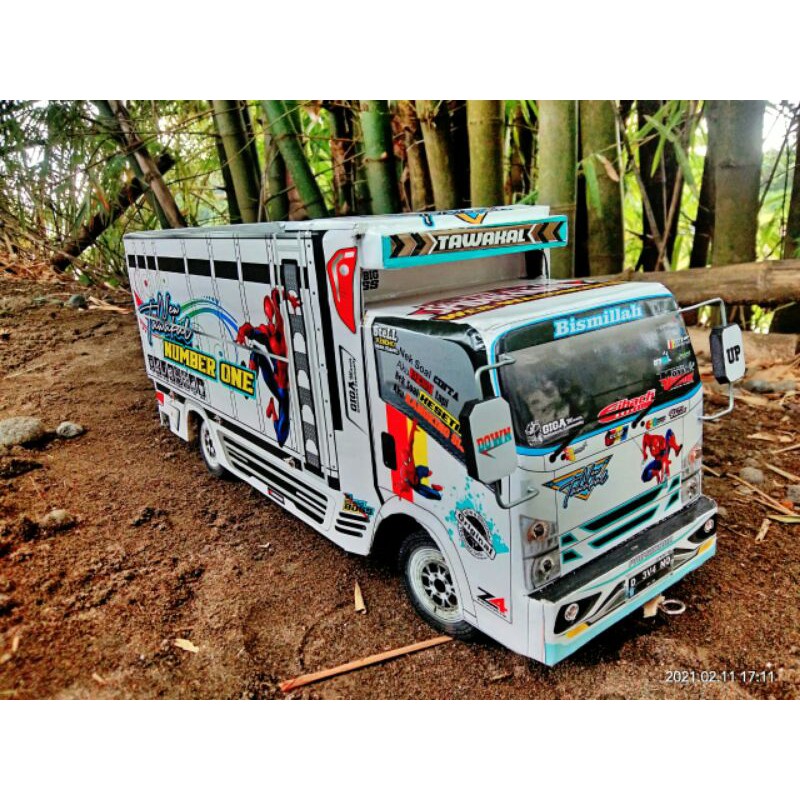 Miniatur truck Giga ukuran P 42 variasi Full dan Strobo, oleng.