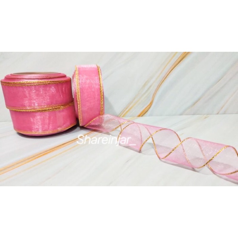 

Pita Organdi Pink #1 List Gold 1’ (2,5 cm) Hiasan Kado Souvenir Hampers