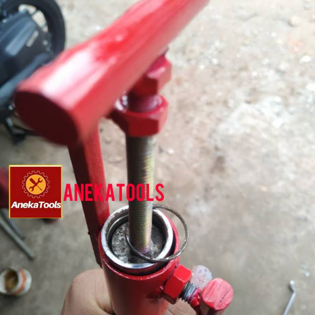 Treker buka kuncian shockbreaker depan bebek matic