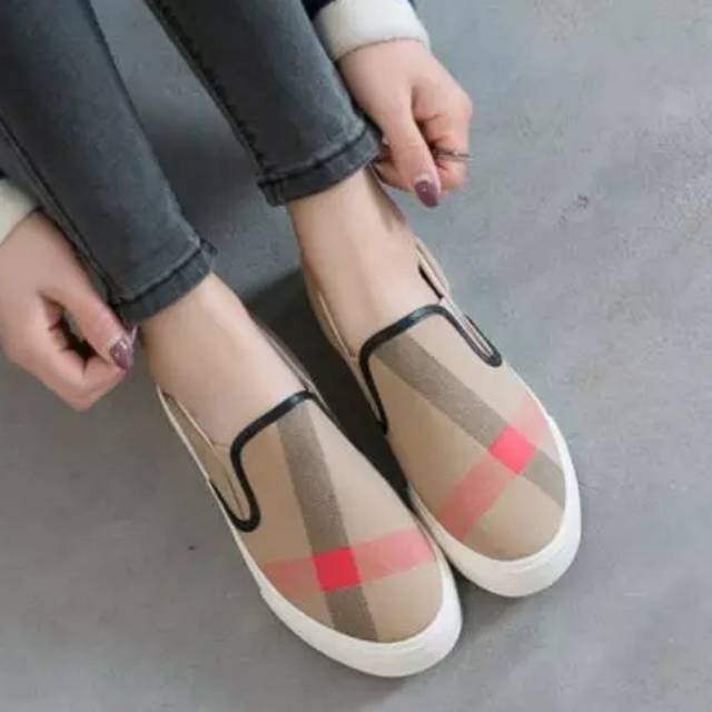 SEPATU WANITA SLIP ON NAYLA LINE ART BEST SELLER MURAH - COKLAT HITAM DAN PUTIH