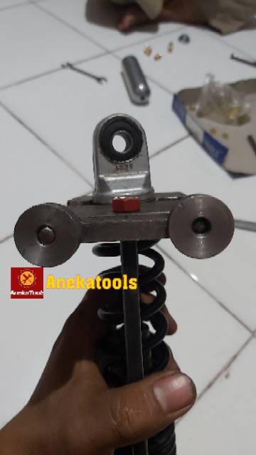 Treker shockbreaker belakang motor bebek matic