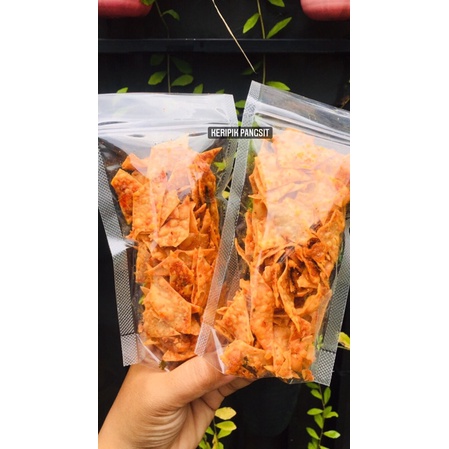

keripik pangsit pedas