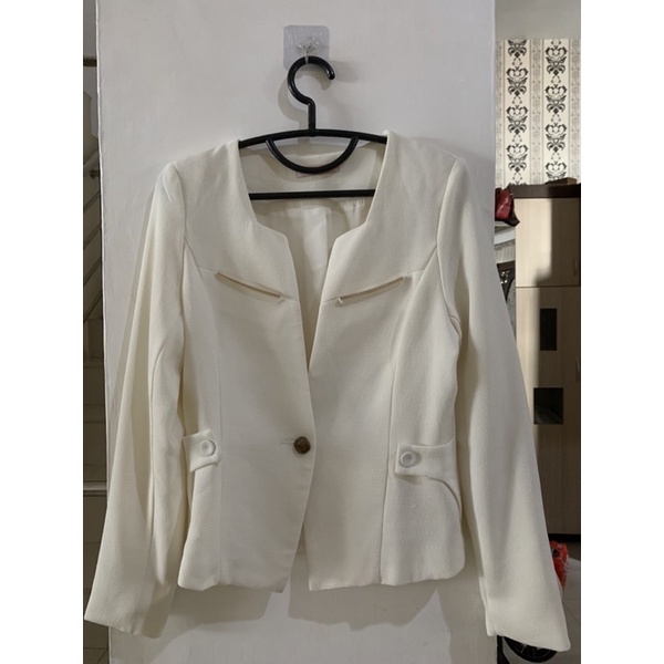 Preloved Jas / Blazer Broken white/putih beras